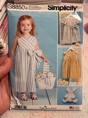 BN UNCUT 8850 A TODDLER SEWING PATTERNS DRESS JUMPER